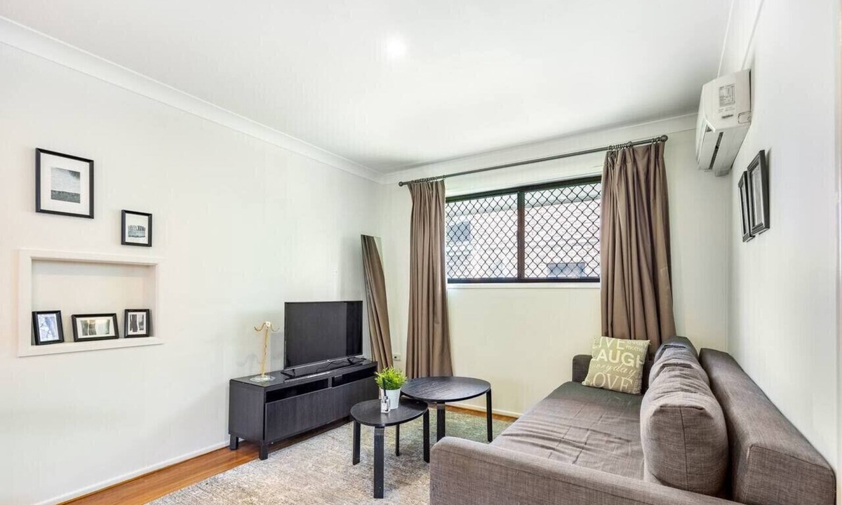 Robertson House | Sunny Stay | 2BR in Prime Location
