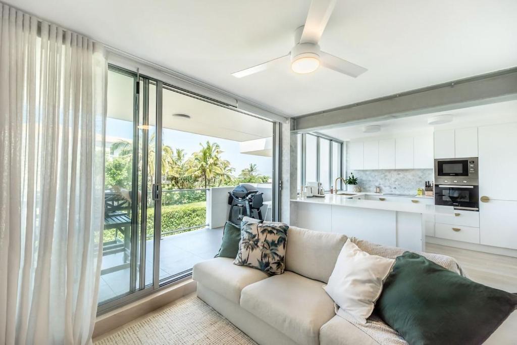 Sunrise Beach Apartment | Sunrise Central Pool Views 1 Min to Beach