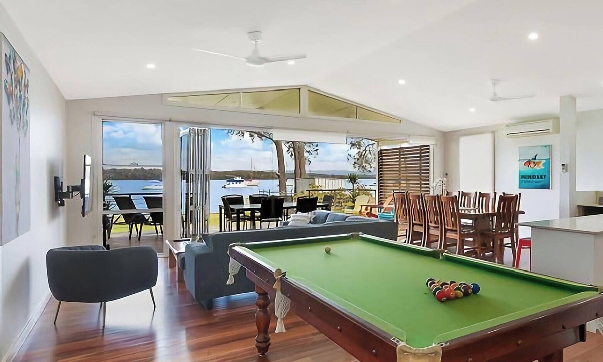 Mannering Park House | Sunset Central Coast - Lake, Kayaks & Jetty!