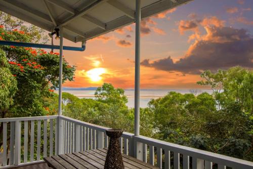 Seventeen Seventy House | Sunset Villa Pet-Friendly Water Views 1770