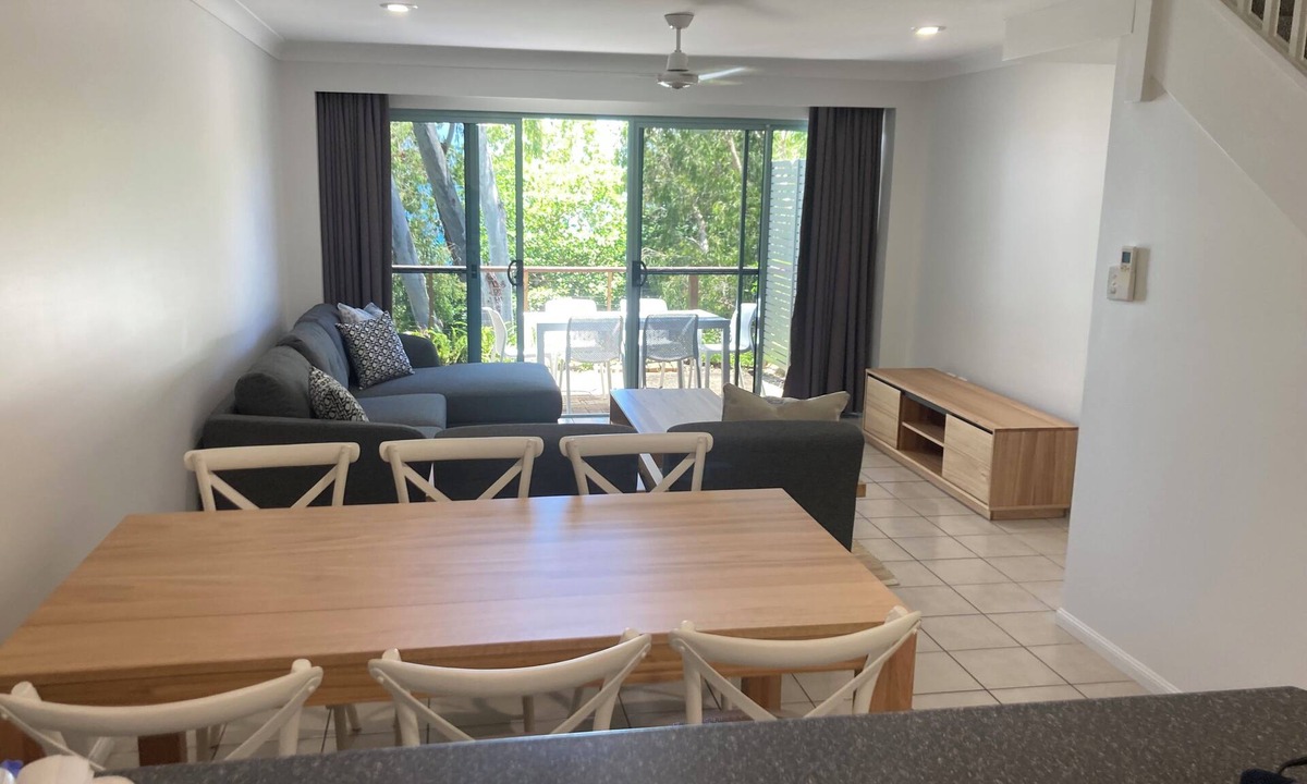 Hamilton Island House | Sunset Waters 17 comes with a Buggy