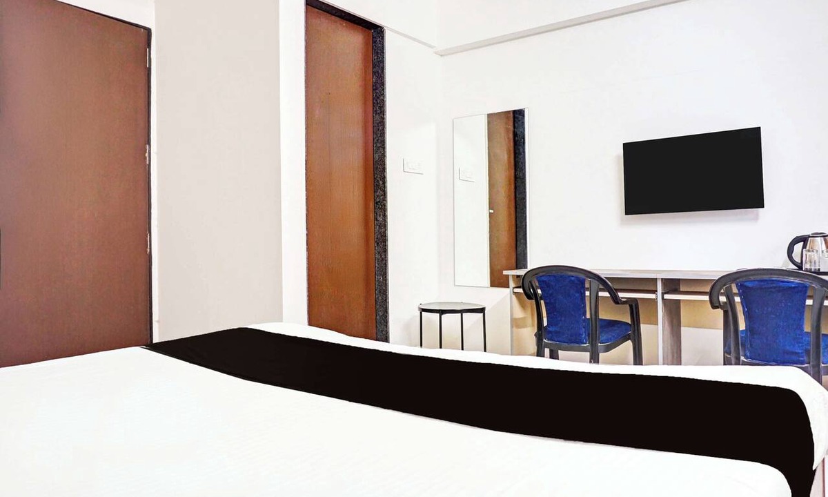 Aundh Hotel | Super Collection O Baner