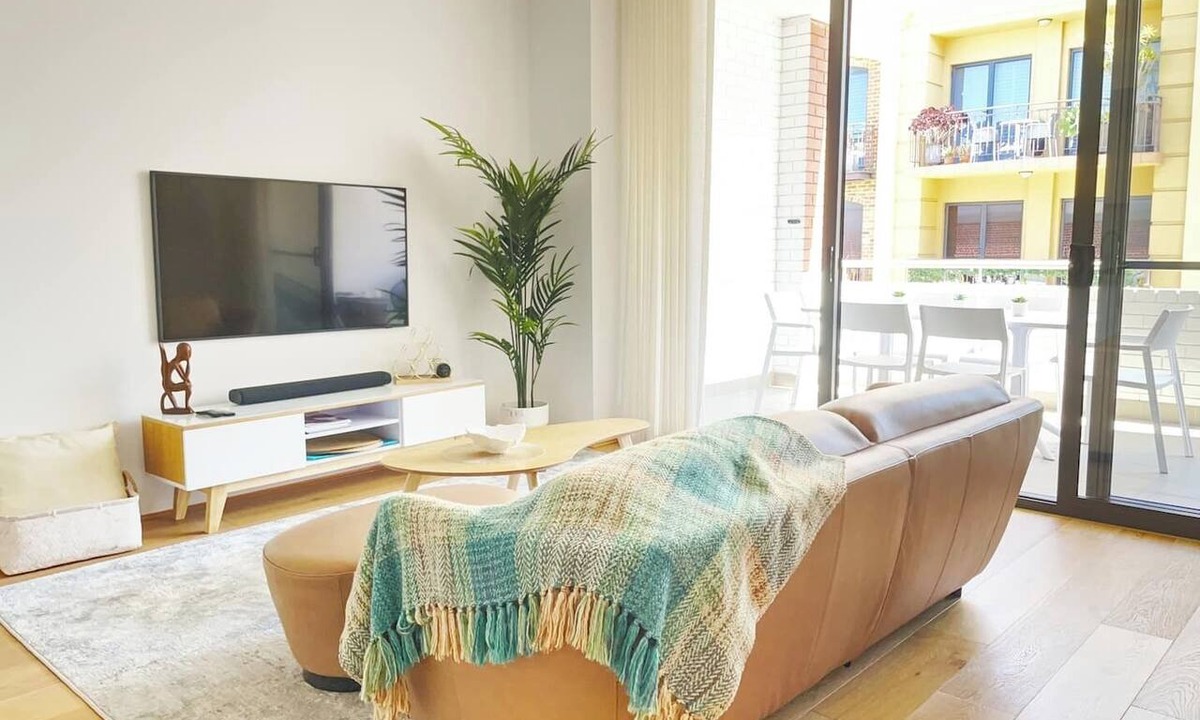 Fremantle Apartment | Surrounded by history and steps away from everything Freo, Pearl on Pakenham offers modern comfort in the historic West End of Fremantle.