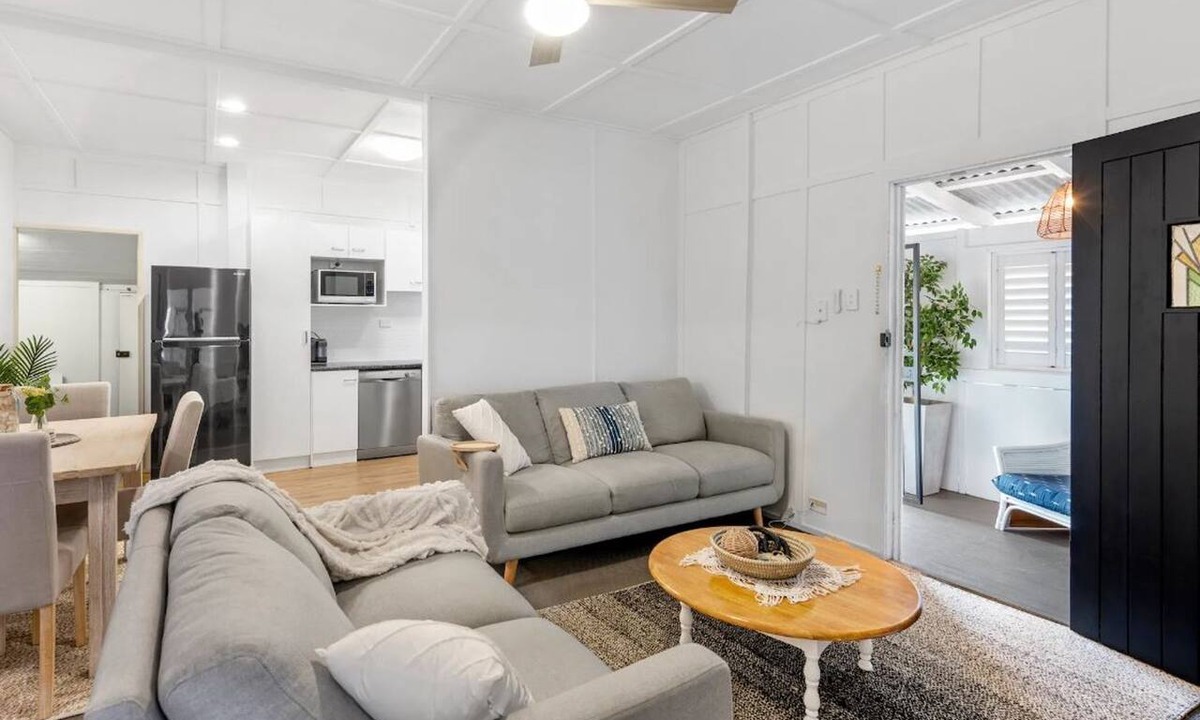 Margate Apartment | "Suttons Beach Breeze" - Margate Q 4109