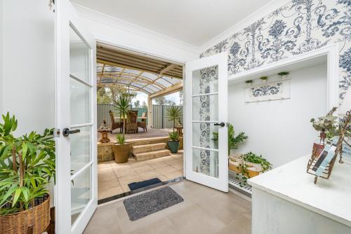 Belhus House | Swan Valley Willow Cottage