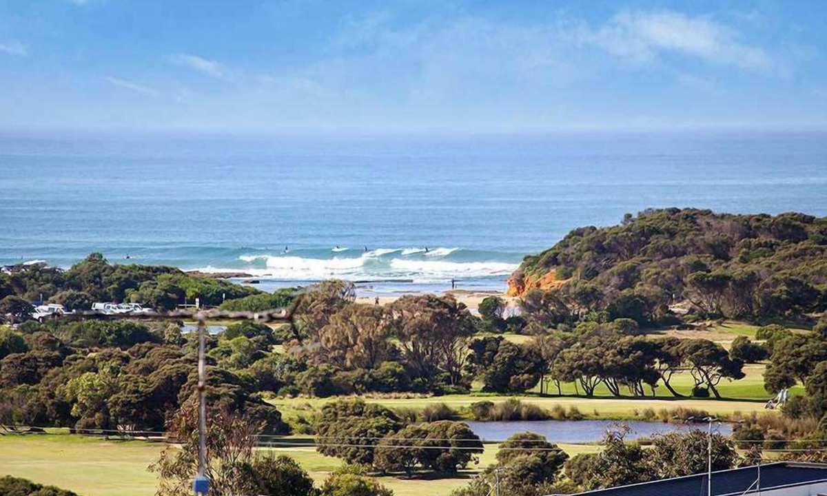Torquay House | Sweeping Ocean Views