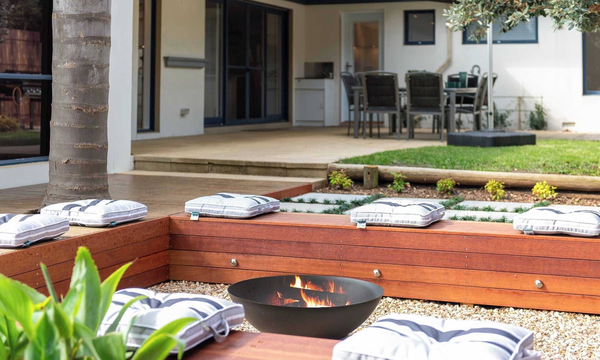 Rosebud House | Sweet Caroline - Master Retreat & Outdoor Fire Pit