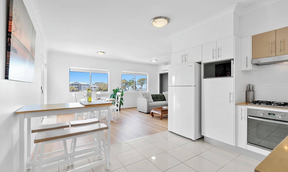 Bellara Apartment | Sylvan Esplanade - Beds by the Beach!