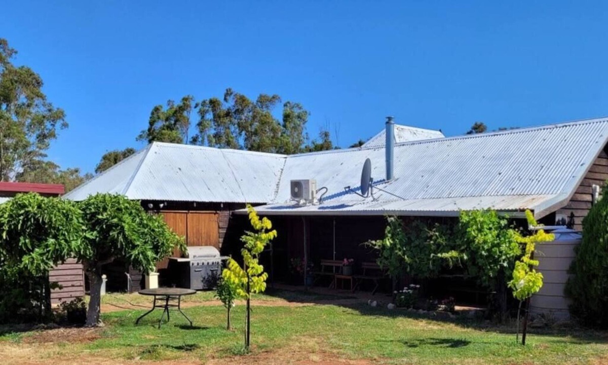 Katrine House | "Talbot" Rustic style accommodation with Mod Cons
