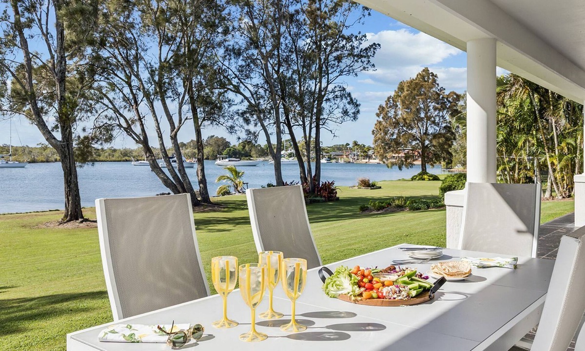 Yamba House | Taroona - Majestic Waterfront Holiday Yamba