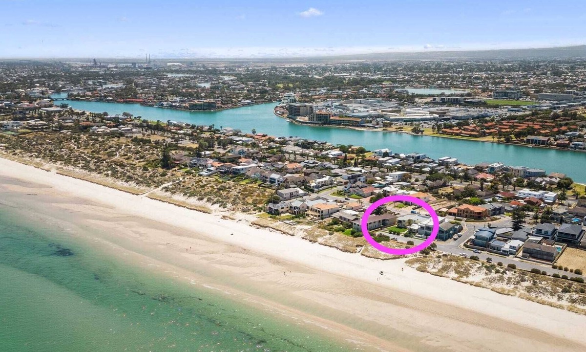 Tennyson Apartment | Tennyson Beachfront Unit 2