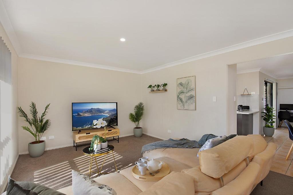 Eight Mile Plains House | Terbium Sanctuary