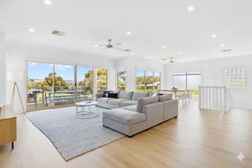 Carrickalinga House | Thalassa - 2 Bennett Court