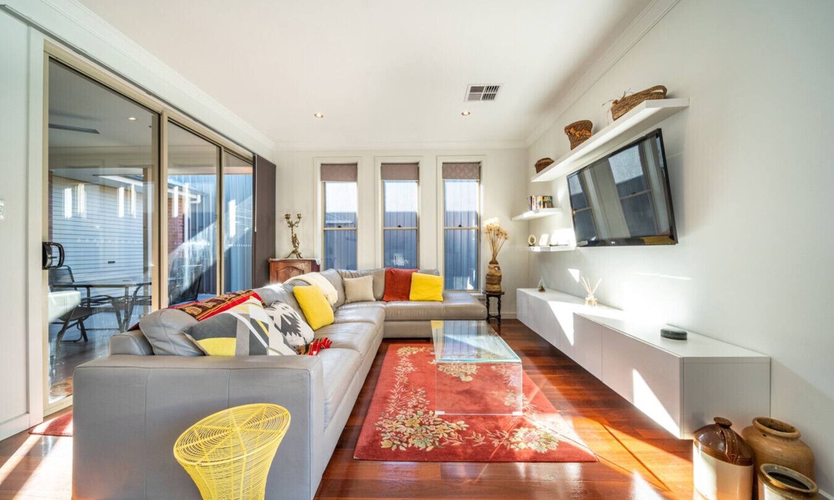 West Hindmarsh House | The Arlington - Easy Stay near Entertainment & CBD
