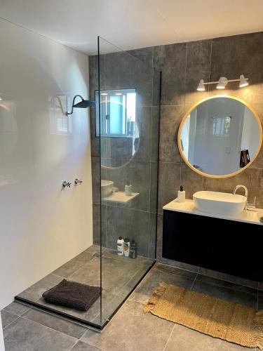 Boreen Point Apartment | The Art Gallery Boreen Point