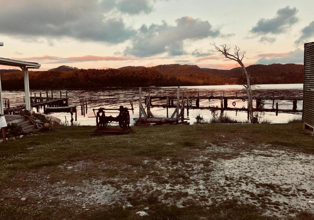 Strahan Bed & Breakfast | The Artists Cottage Waterfront Hideaway