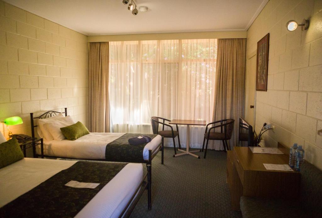 Whyalla Hotel | The Beach Hotel Whyalla