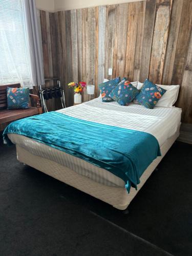 Geeveston Bed & Breakfast | The Bears