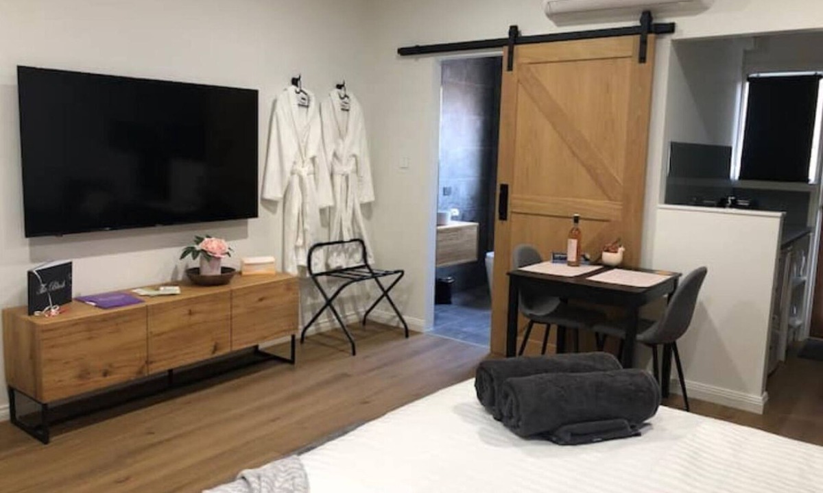 Penwortham Apartment | The Blush 2 - Style in the vines
