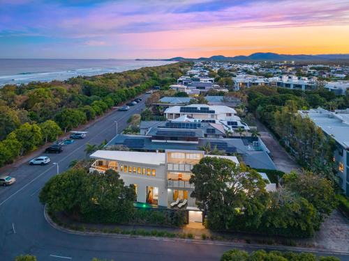 Casuarina House | The Boat House- Casuarina Beachfront Home