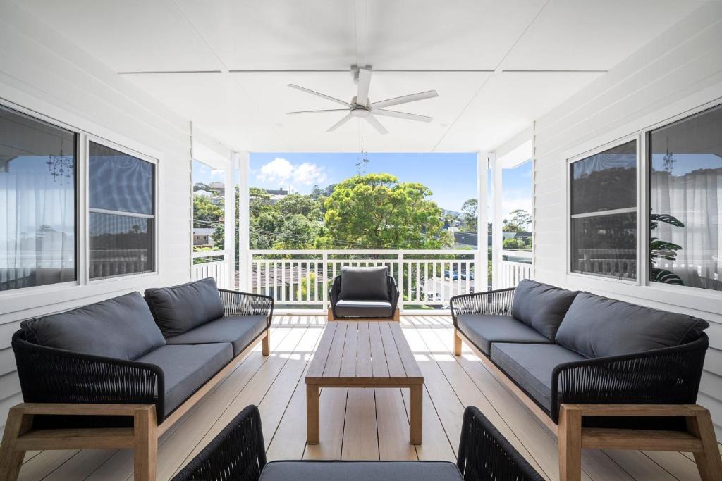 Kiama House | The Break White House by the Sea