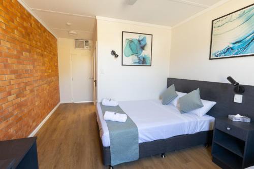 Gladstone Hotel | The Club Hotel
