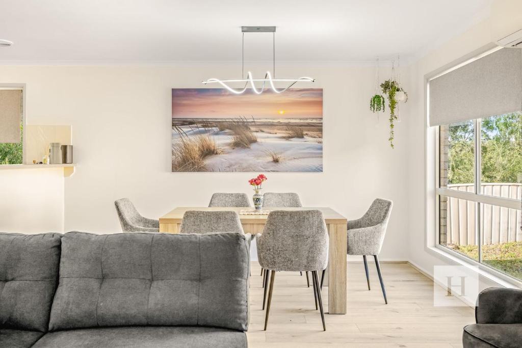 Lake Munmorah House | The Coastal Hideaway
