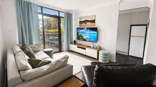 Nelson Bay Apartment | The Commodore 22, 9 Donald St - Wi-Fi, Air Conditioning