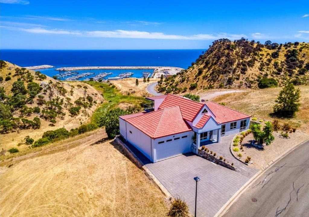 Wirrina Cove House | The Darling Of Marina - A Hilltop And Sea Getaway