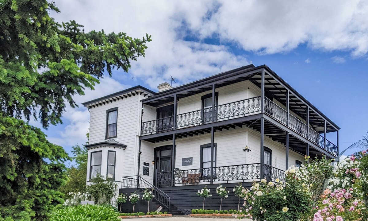 West Launceston Bed & Breakfast | The Dragonfly Inn