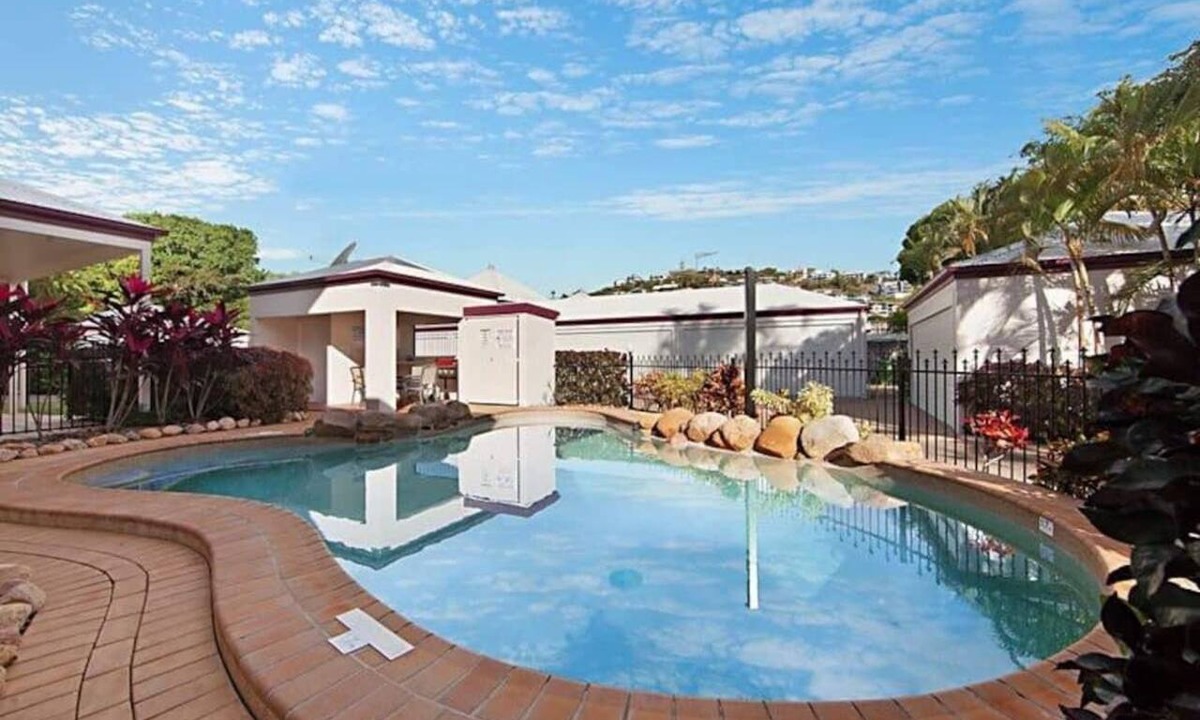 Belgian Gardens Apartment | The Esplanade-Amazing 3 bed, 2 Bath, Pool