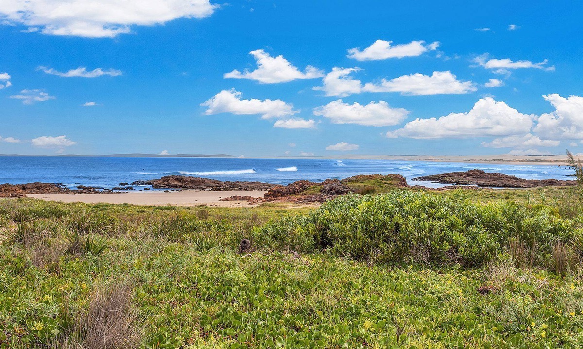 Anna Bay House | The First Wave 45A Ocean Avenue, Anna Bay - Stunning views & a short stroll from Birubi Beach