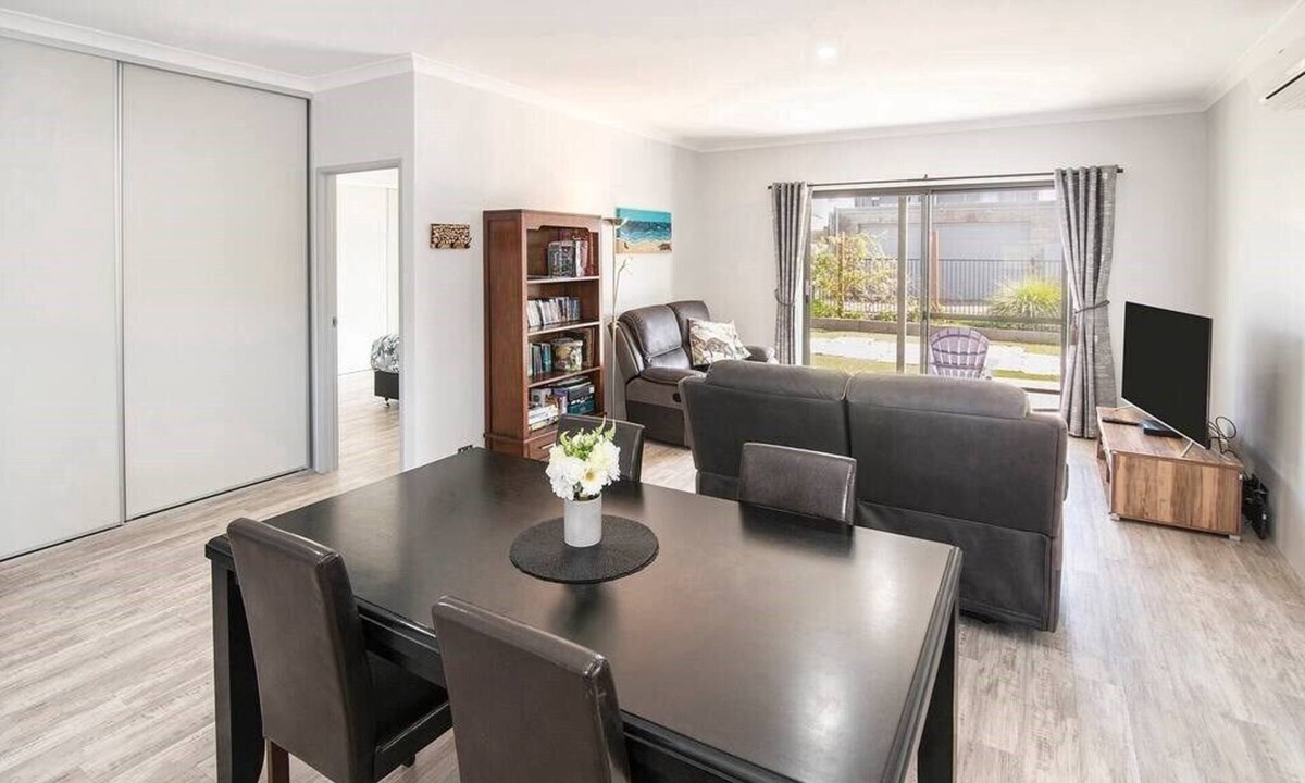 Geographe House | The Foxes Den- secure yard, WIFI