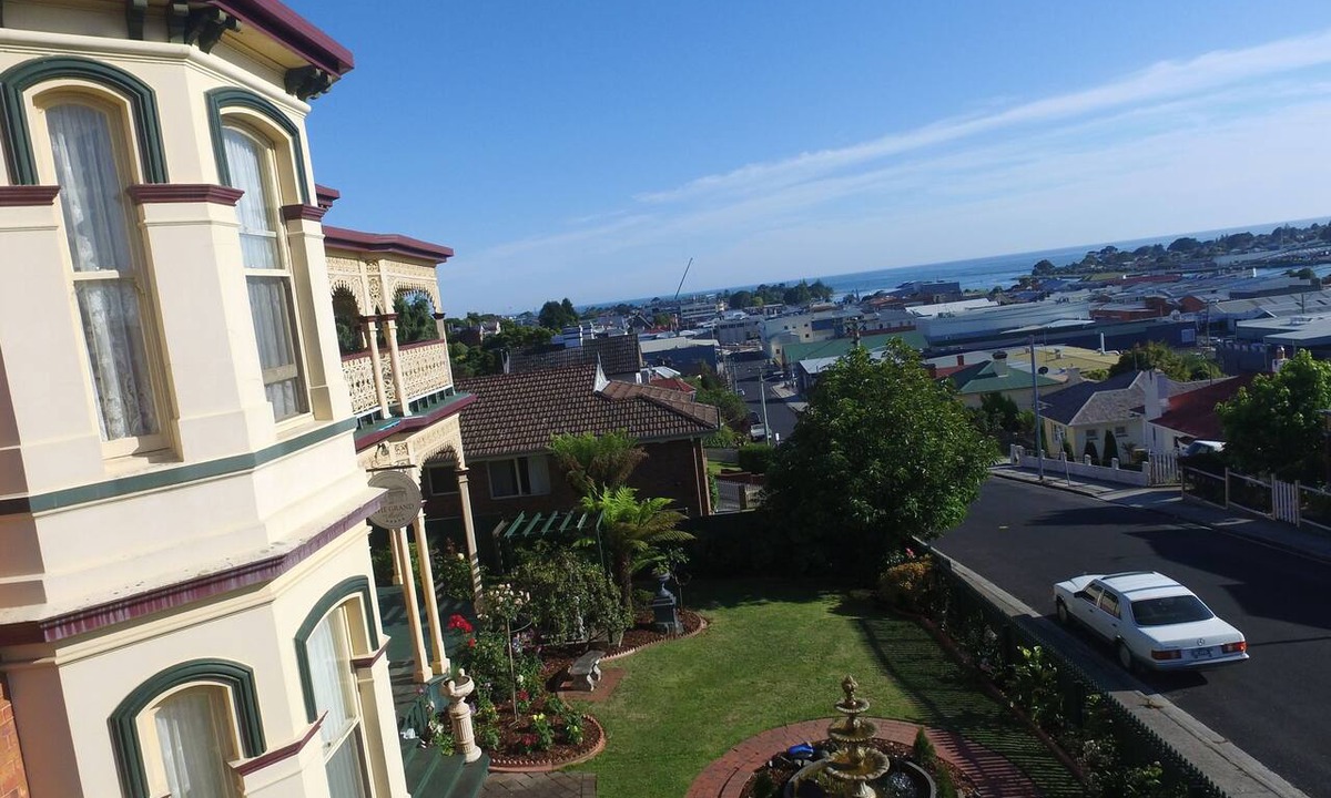 Devonport Bed & Breakfast | The Grand On Macfie