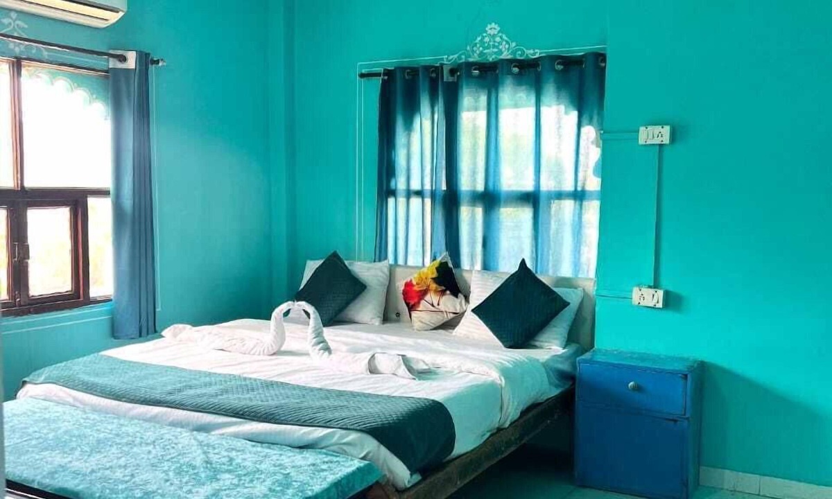 Udaipur Hotel | The Hostel Crown