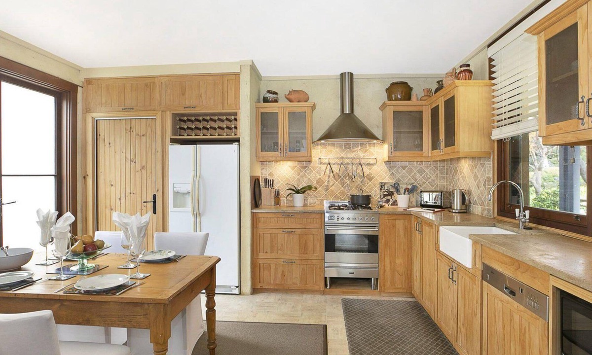 Robertson House | The Lodge at Linden Hall - access to swimming pool