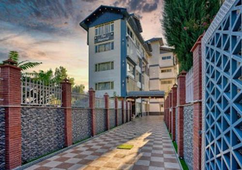 Nishat-Shalimar Hotel | The Montreal Srinagar A Unit Of Montreal Group