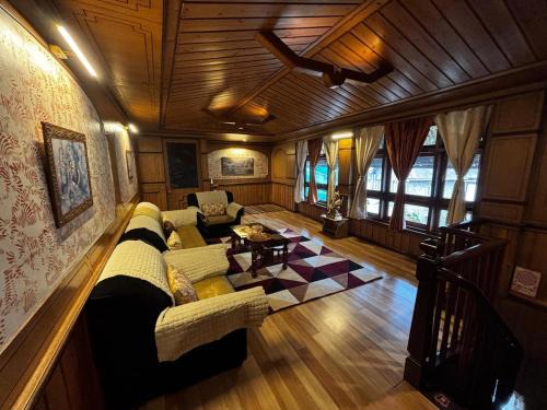Darjeeling Apartment | The Mountain Mist, A 2 BHK Wooden Cabin