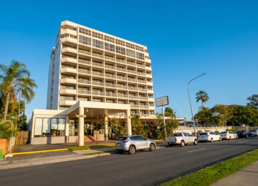 Cairns North Hotel | The Oceanfront