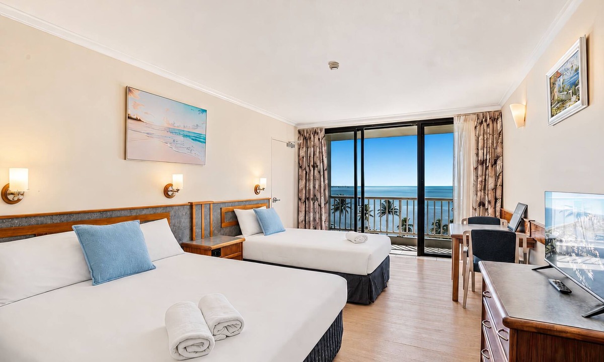 Cairns North Hotel | The Oceanfront Cairns