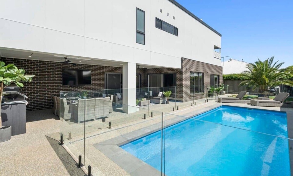 Yarrawonga House | The Palms Guest House .- Winter Special