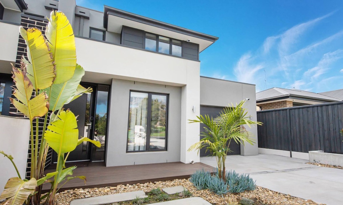 Safety Beach House | The Peninsula Pearl | Luxury Retreat with Heated Pool
