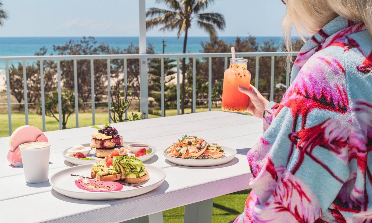Coolangatta Hotel | The Pink Hotel Coolangatta