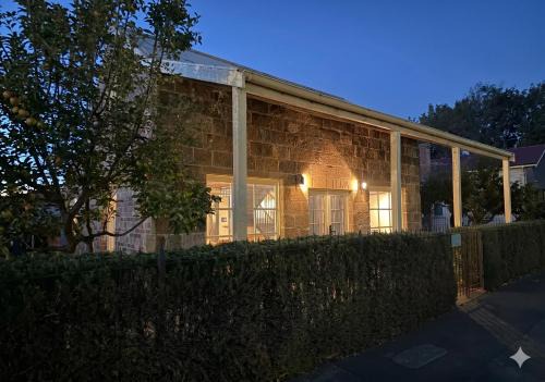 Oatlands House | The Podium Accommodation - Oatlands, Tasmania