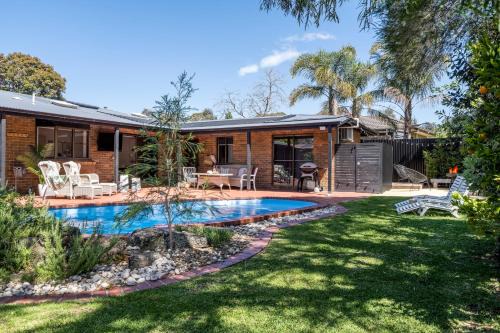 Rosebud House | The Pool House