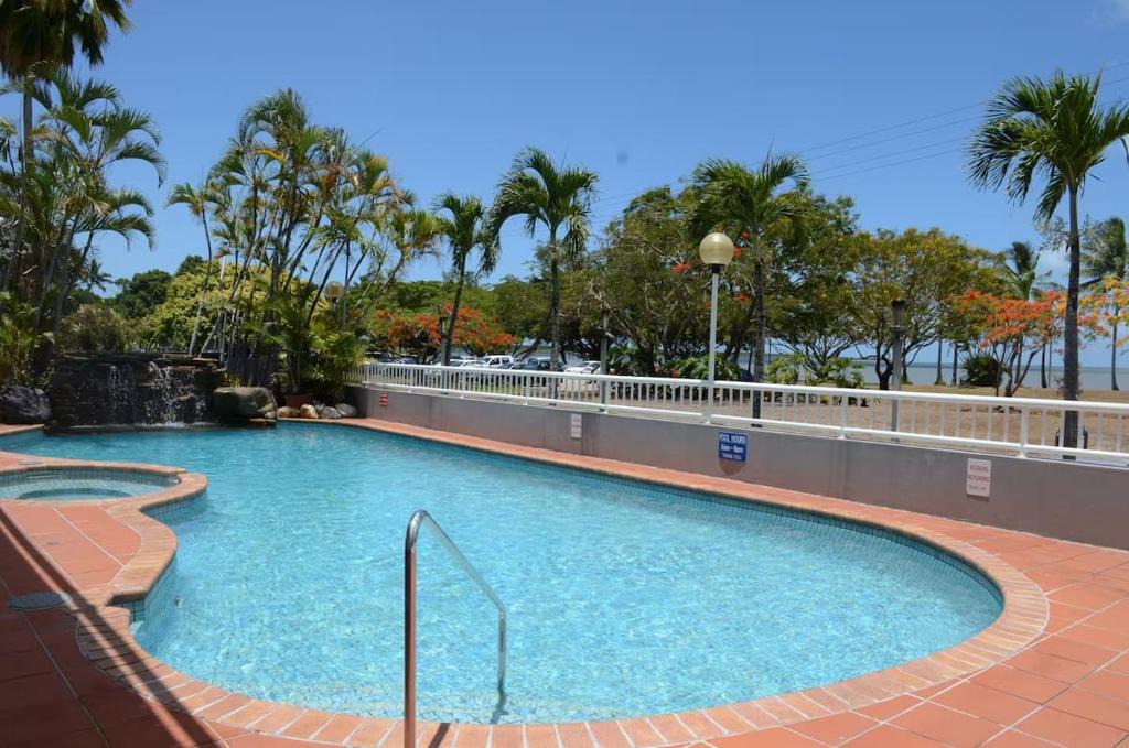 Cairns North Hotel | The Reef Motel
