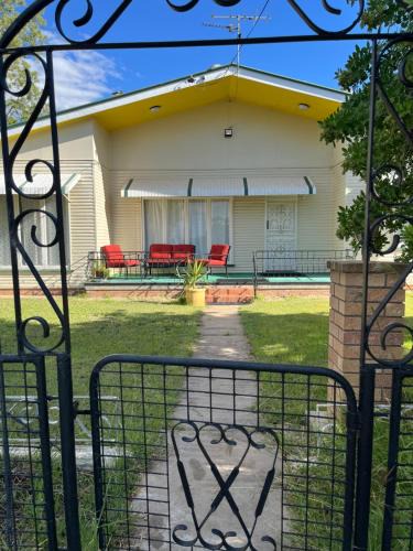 Blackall House | The Retro Rest