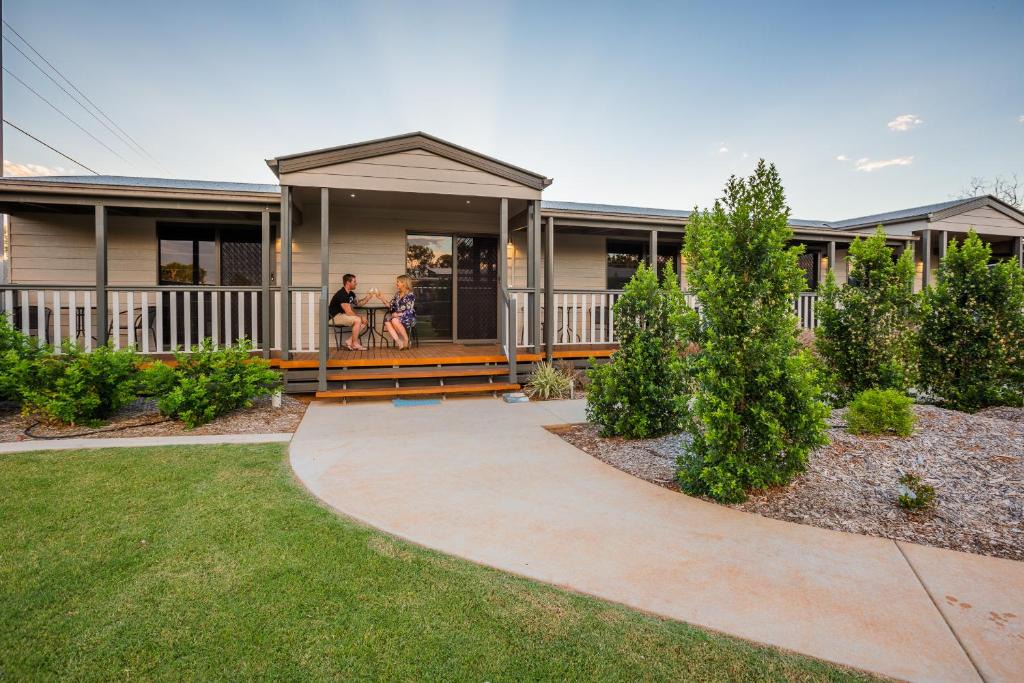 Charleville Hotel | The Rocks Motel