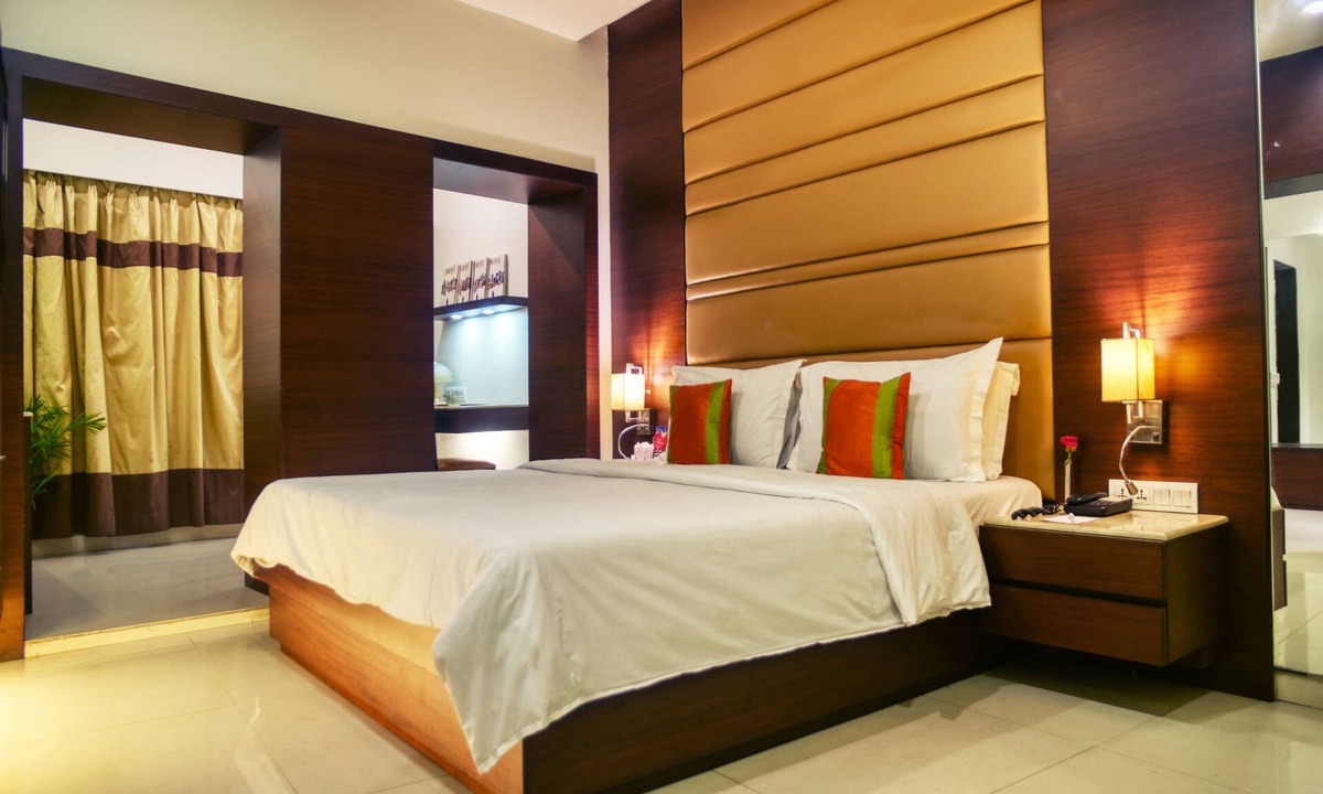 Kolkata Hotel | The Samilton
