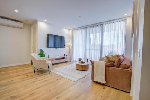 Dickson Apartment | The Scandi - Nordic Luxe Dual Suite- 2 Bed 2 Bath,Mt Ainslie Views, Gym & Free Parking